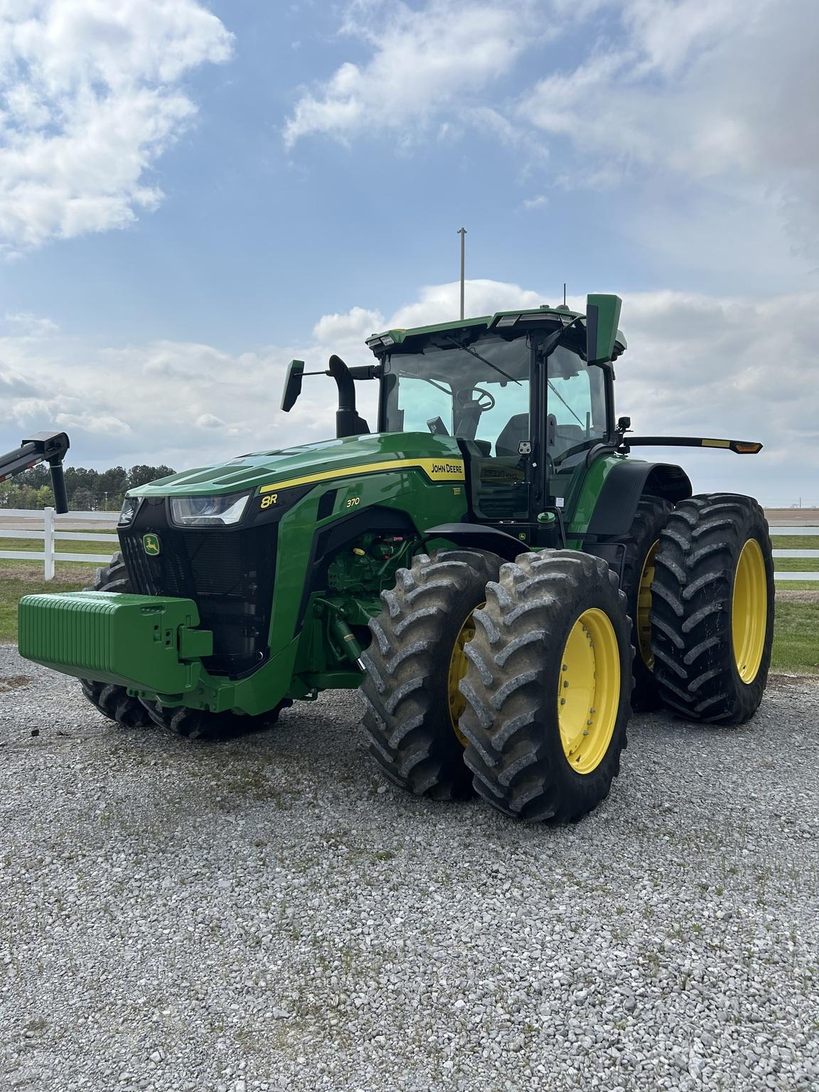 2024 John Deere 8R 370 Image