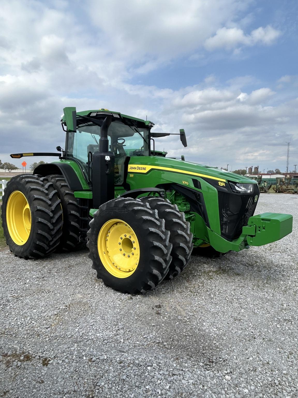 2024 John Deere 8R 370 Image