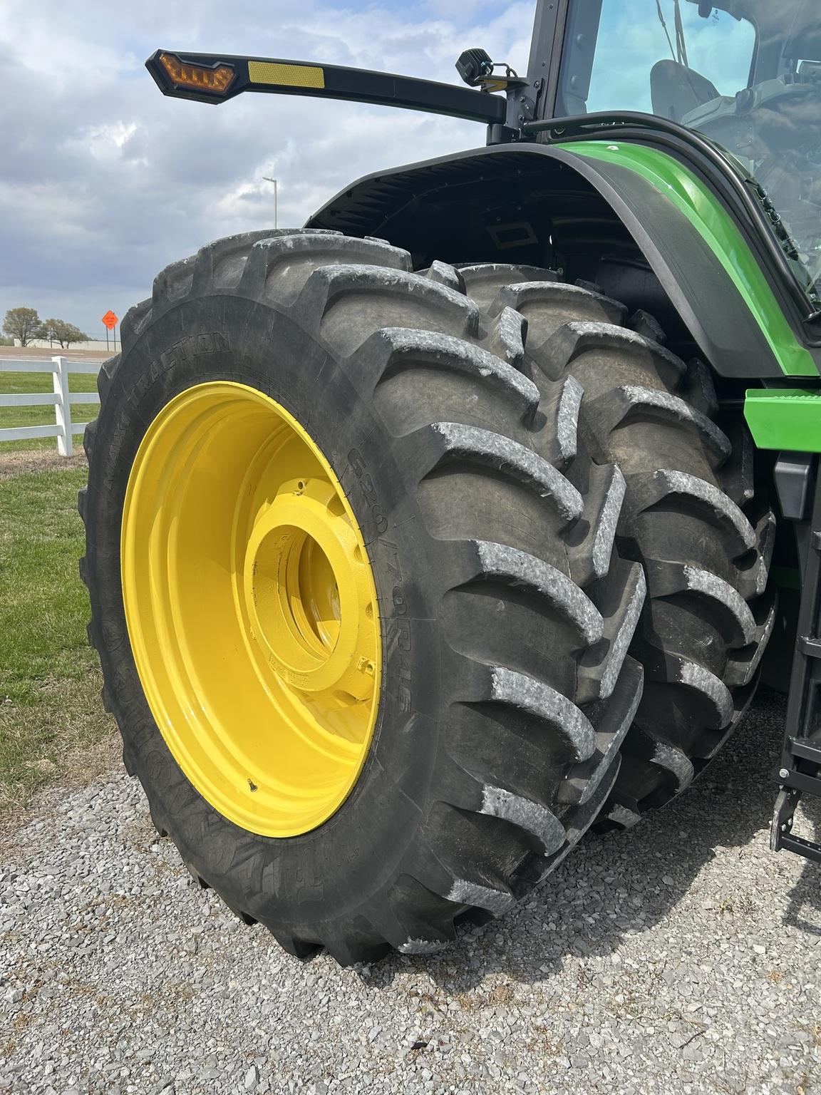 2024 John Deere 8R 370 Image