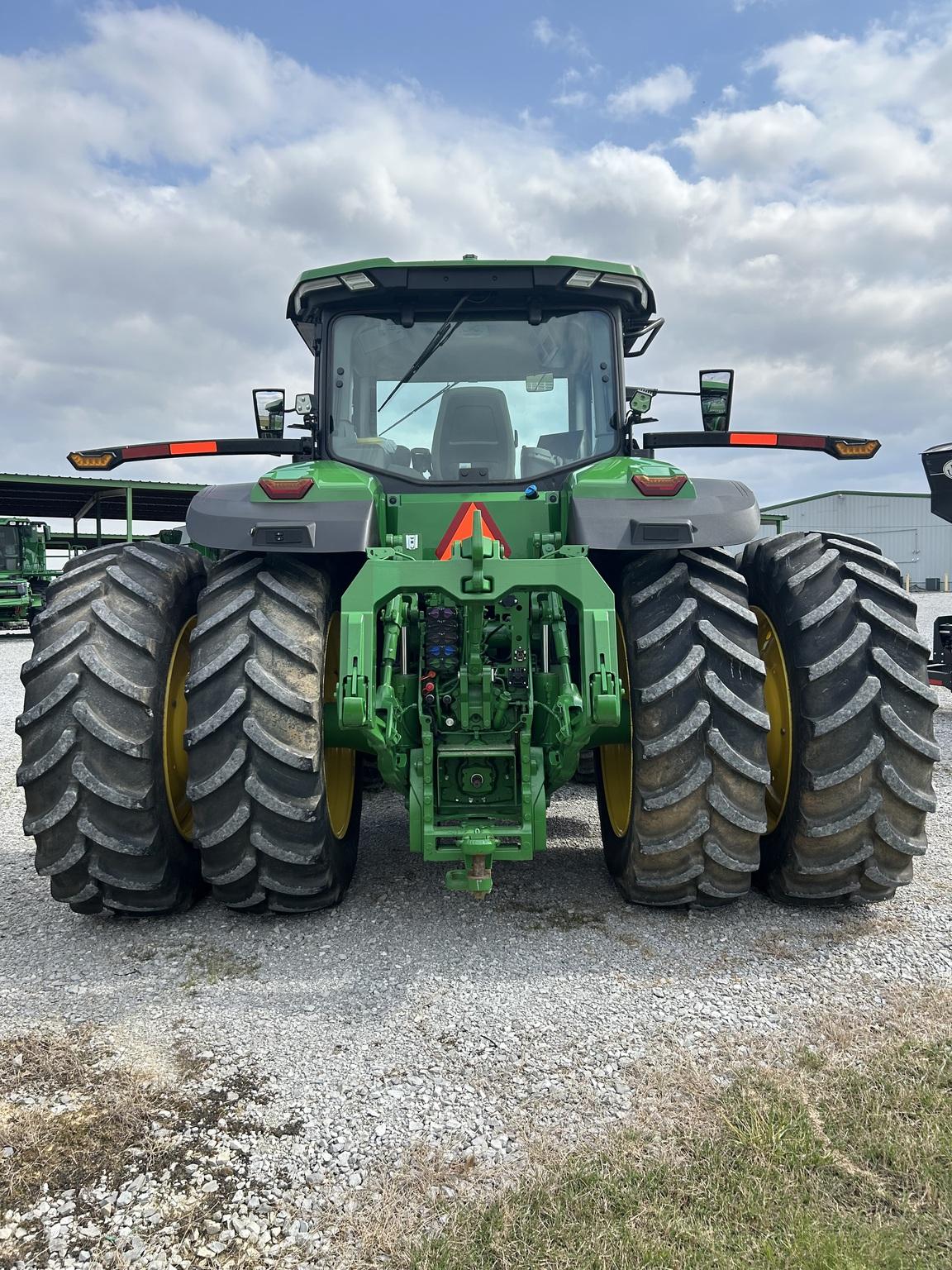 2024 John Deere 8R 370 Image