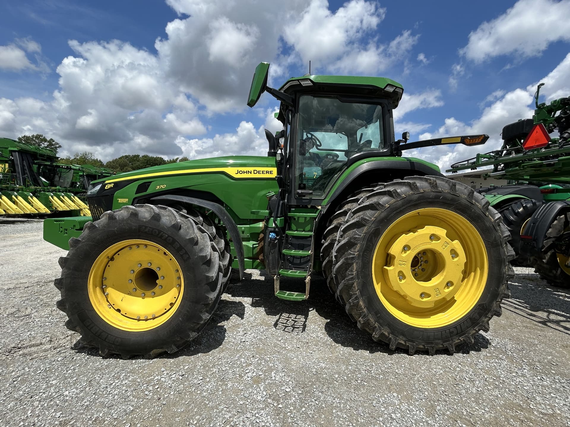 2024 John Deere 8R 370 Image