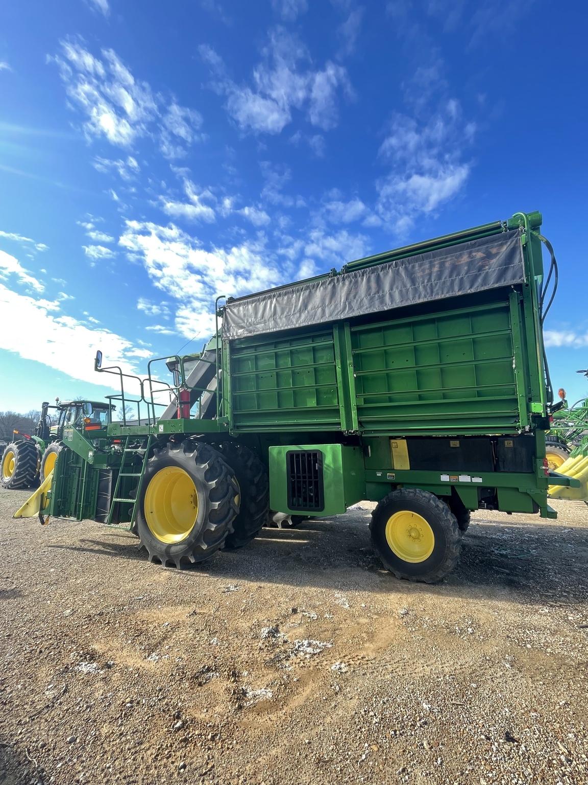 2001 John Deere 9986 Image