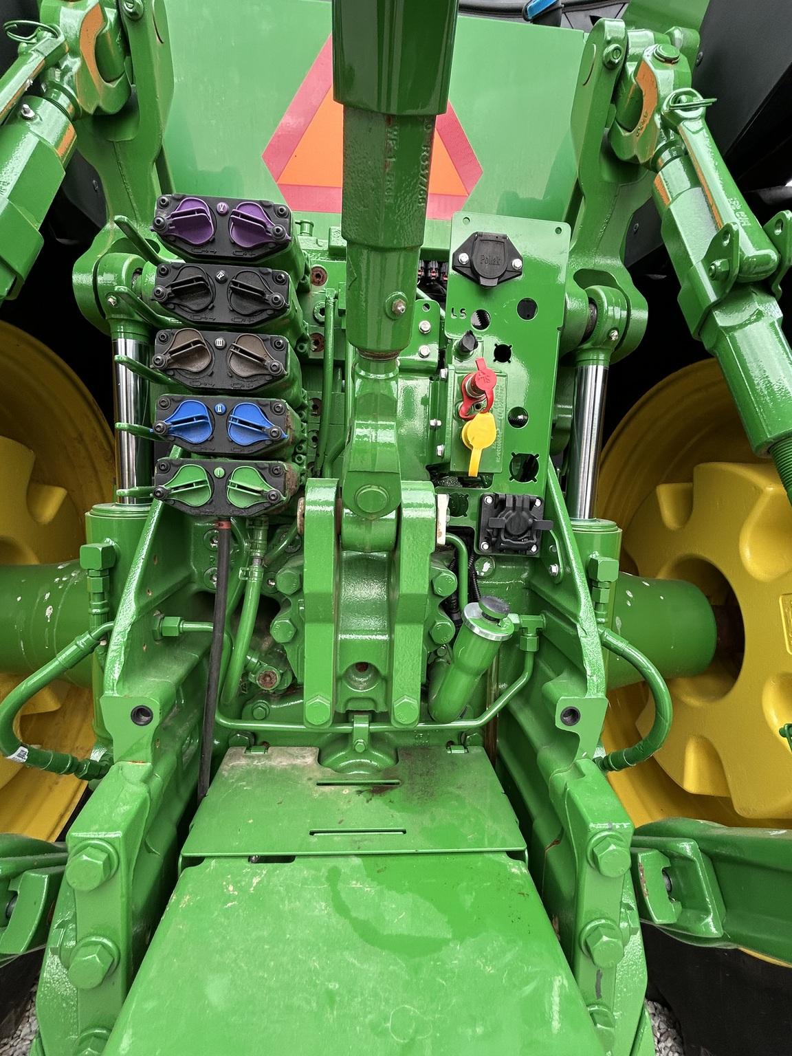 2023 John Deere 8R 340 Image