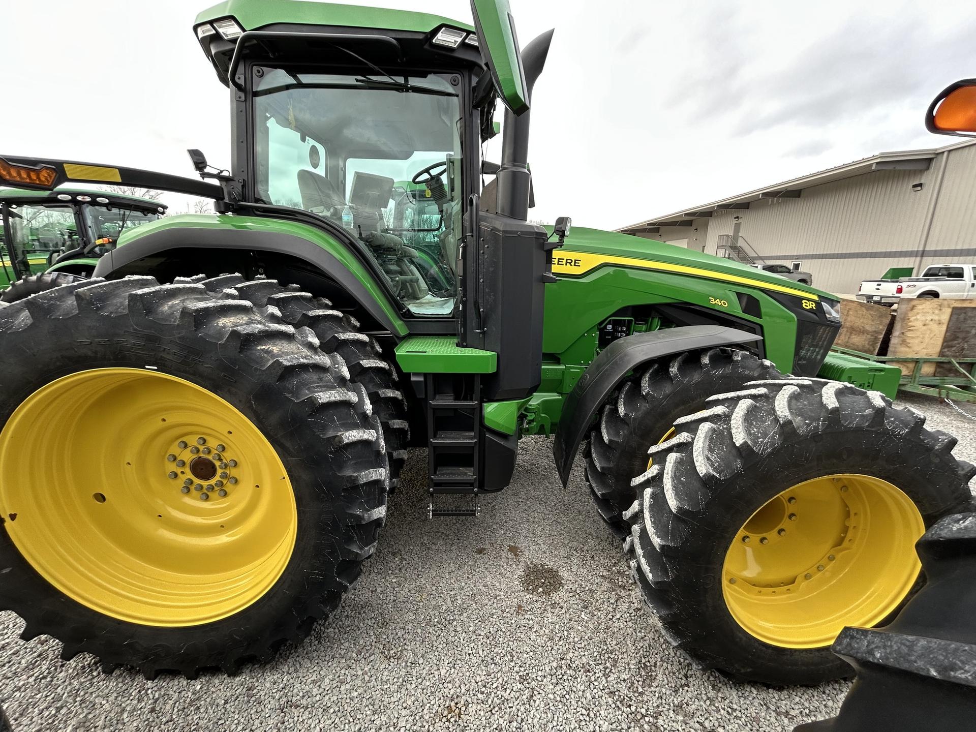 2023 John Deere 8R 340 Image