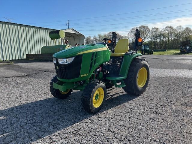 2016 John Deere 3033R Image