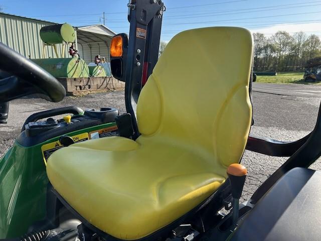 2016 John Deere 3033R Image
