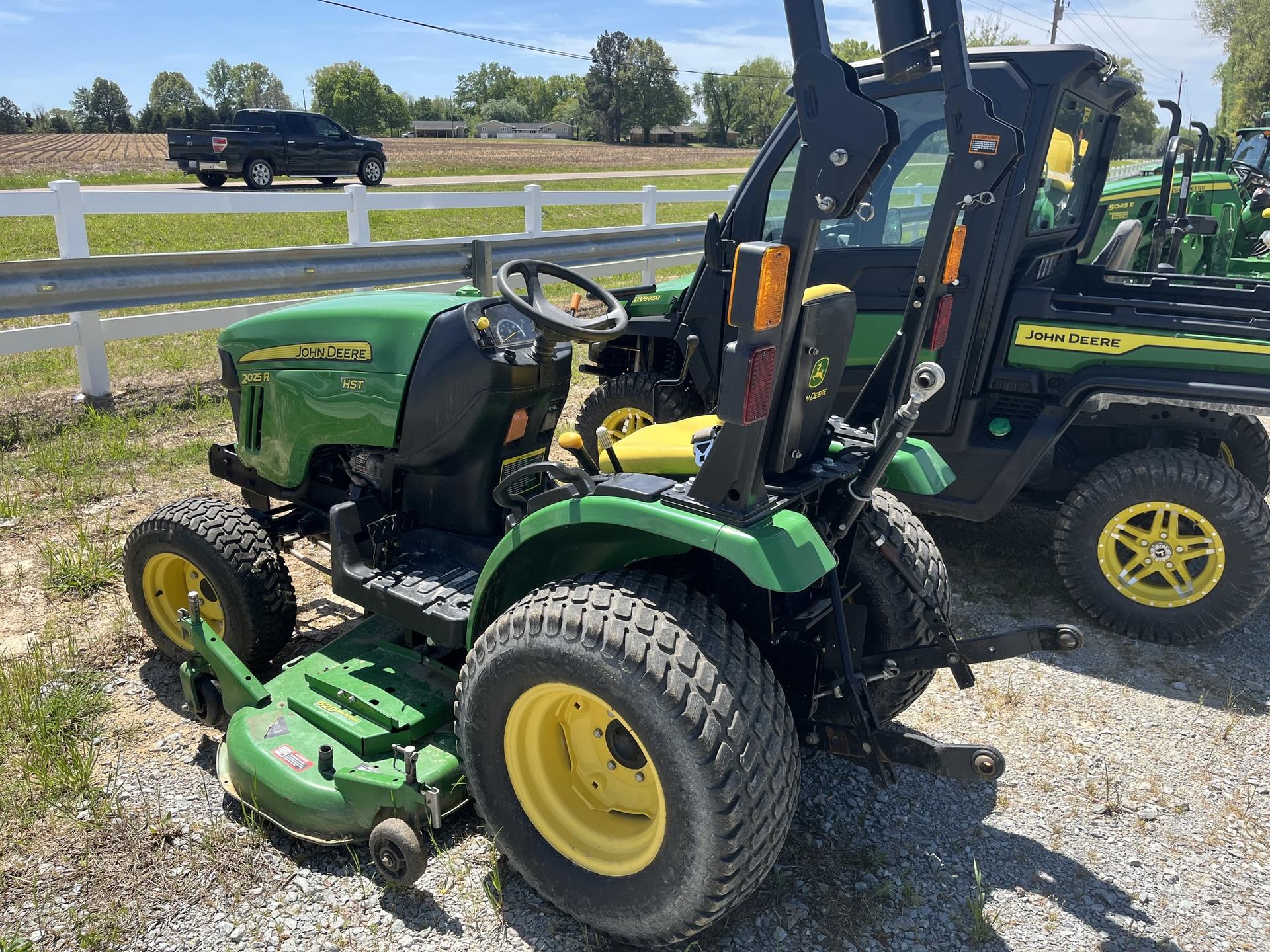 2014 John Deere 2025R Image