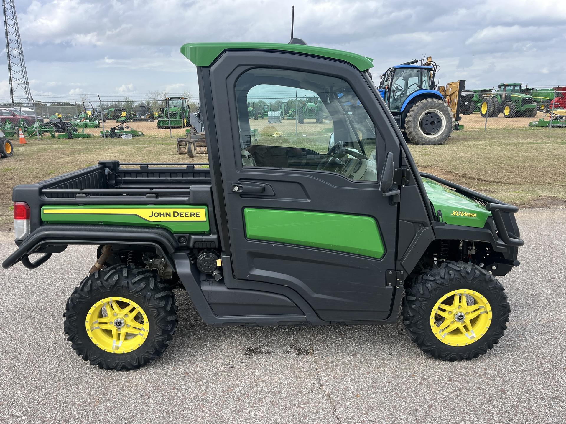 2024 John Deere 835R Signature Series Image