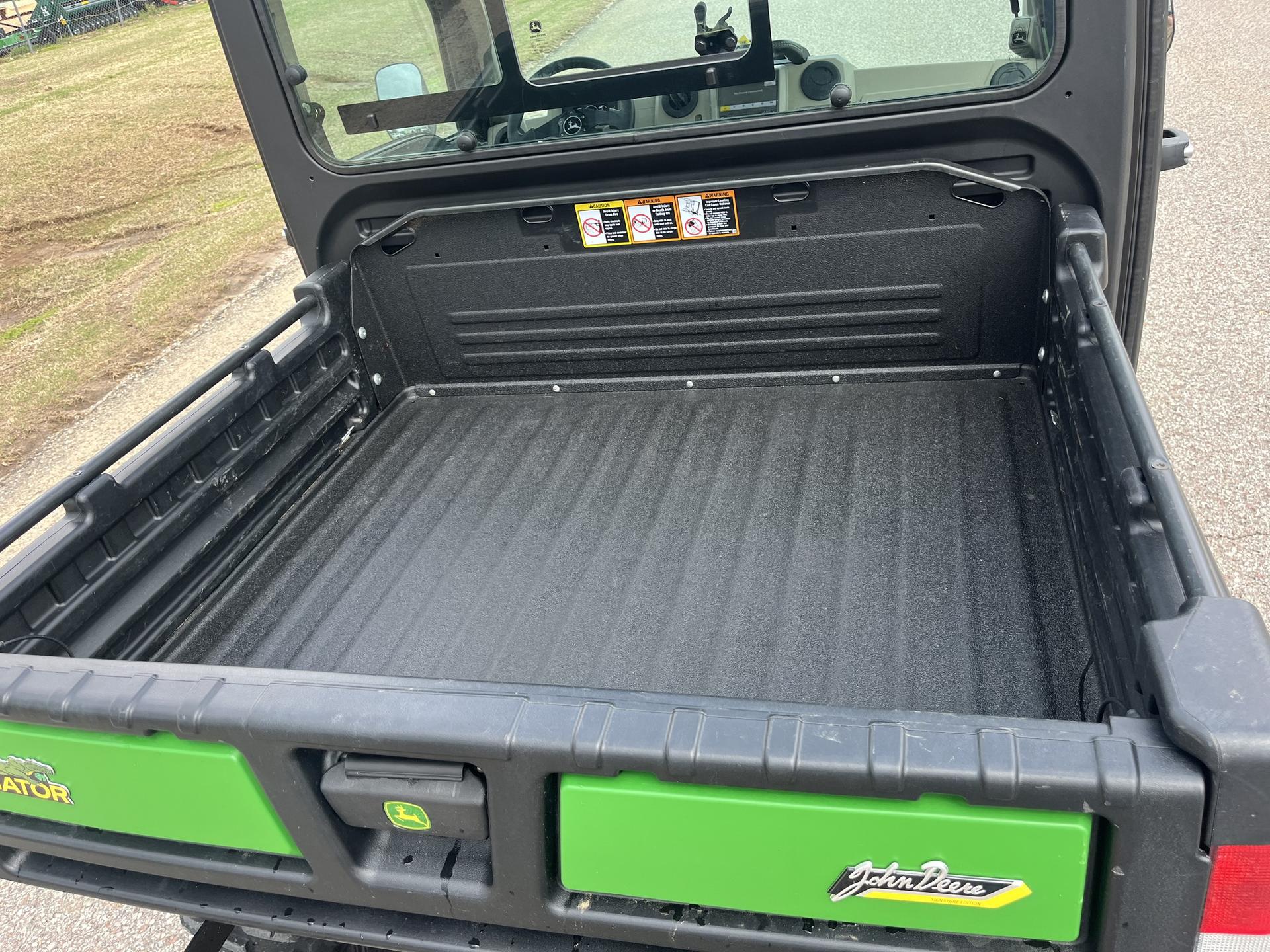 2024 John Deere 835R Signature Series Image