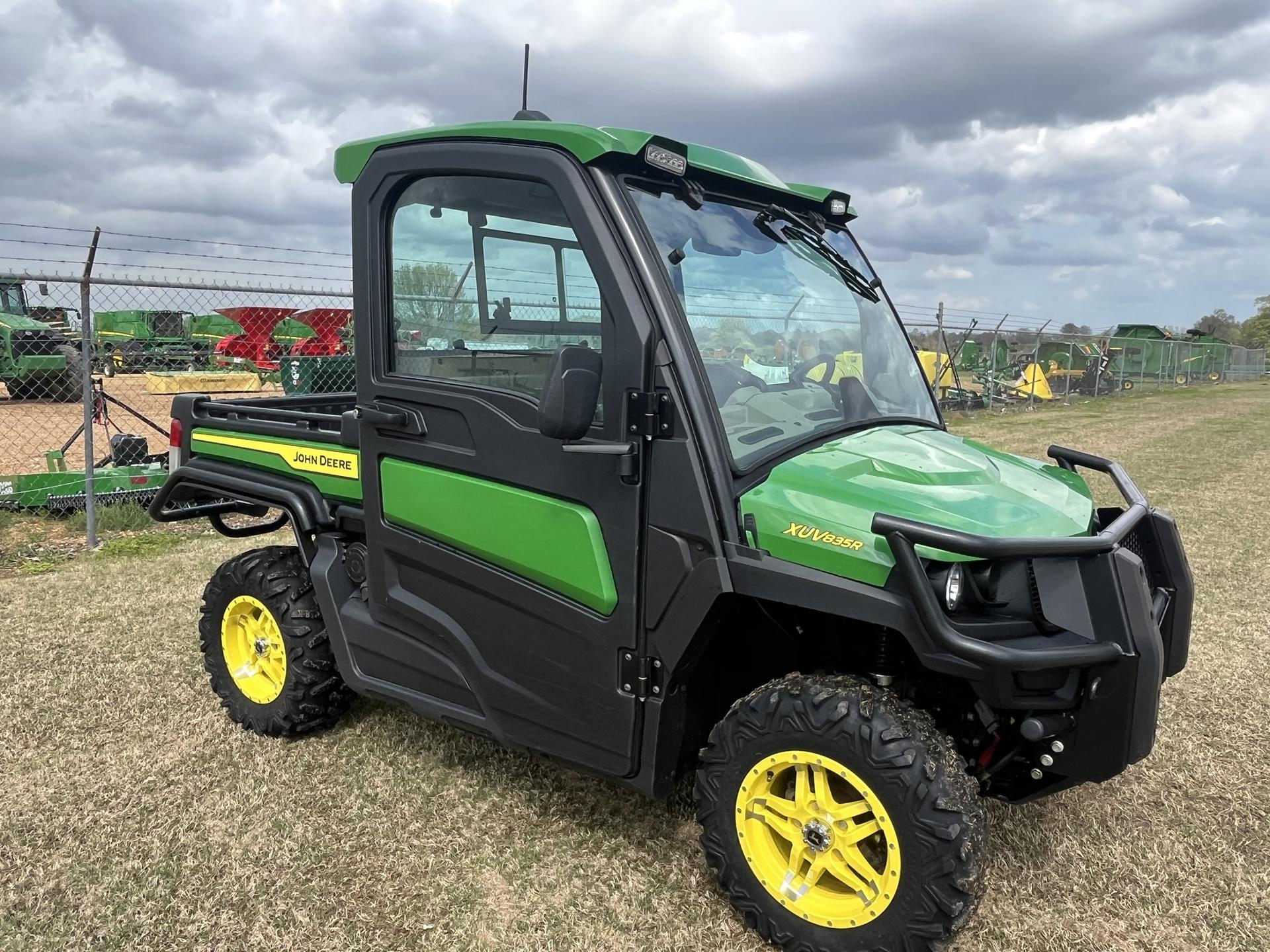 2024 John Deere 835R Signature Series Image