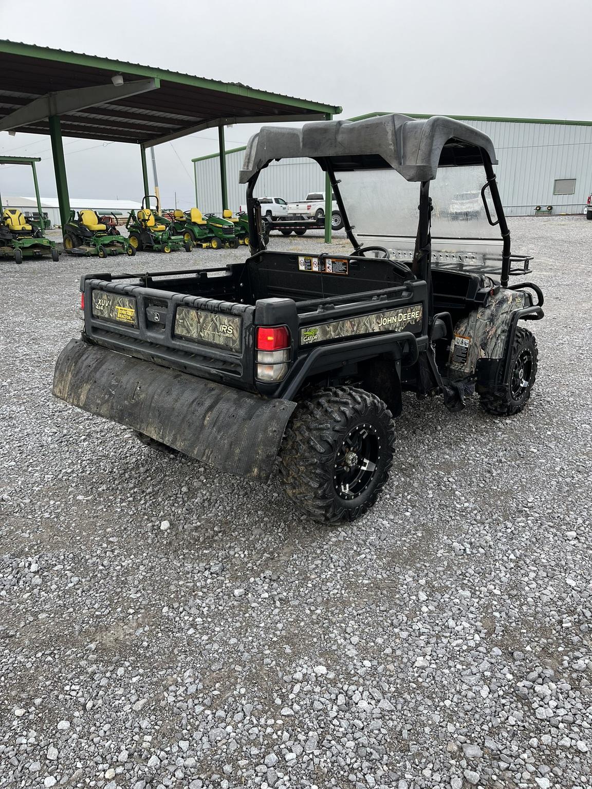 2017 John Deere 825i Image