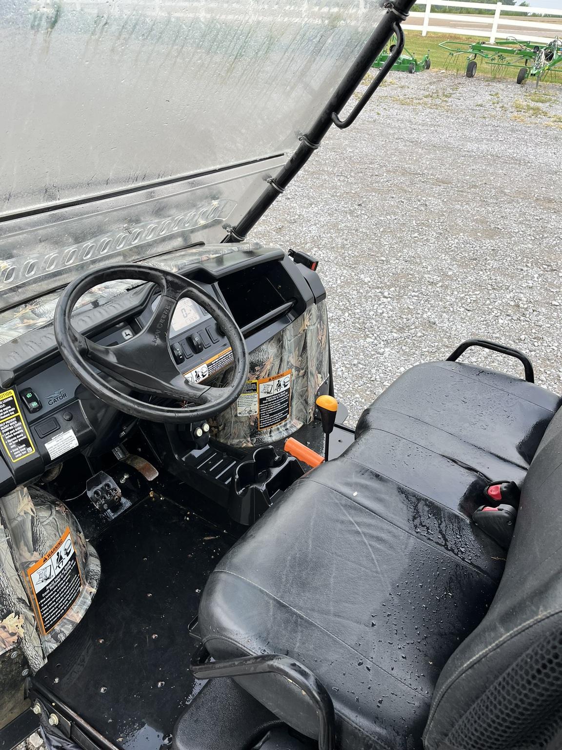 2017 John Deere 825i Image