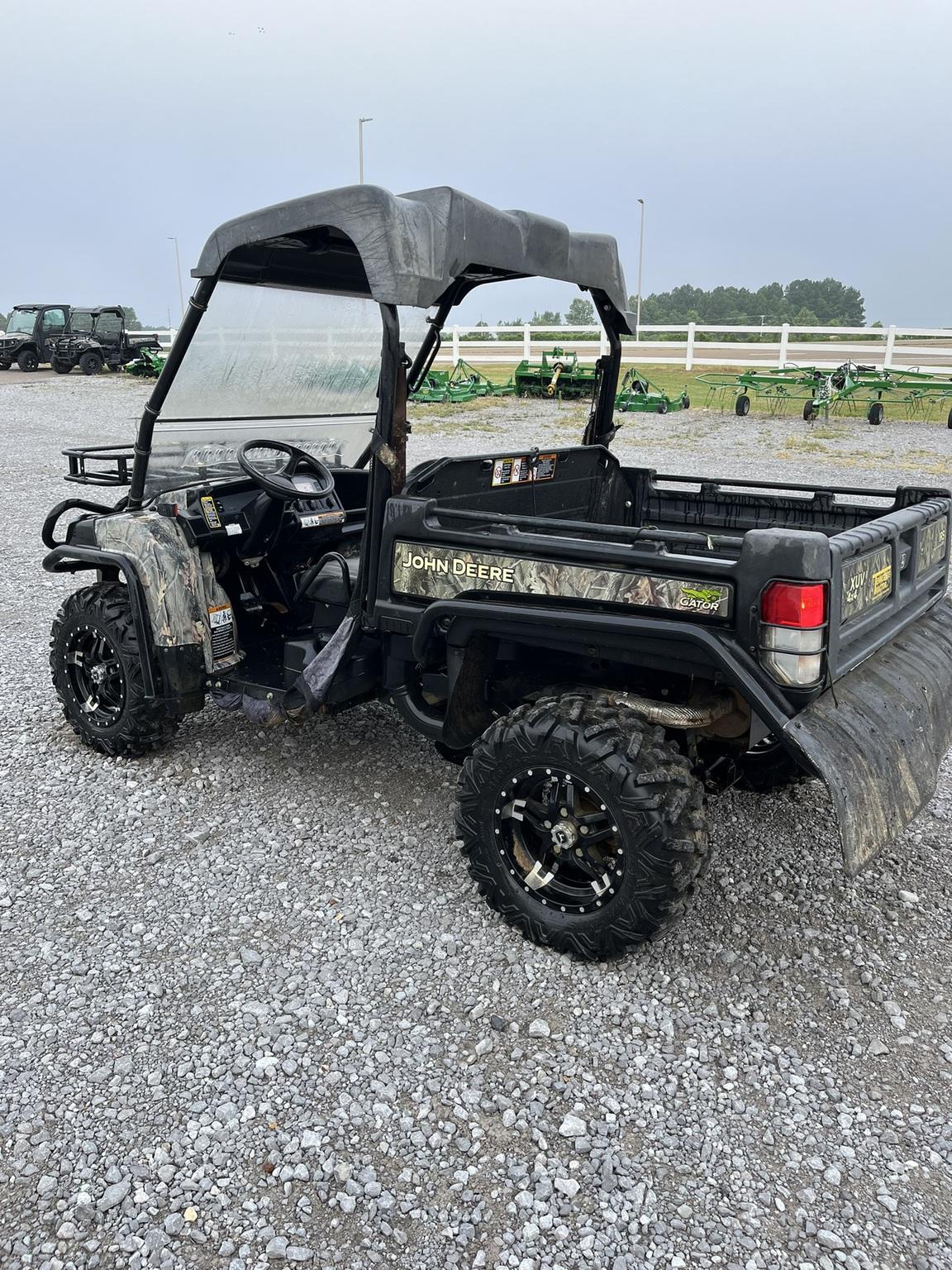 2017 John Deere 825i Image