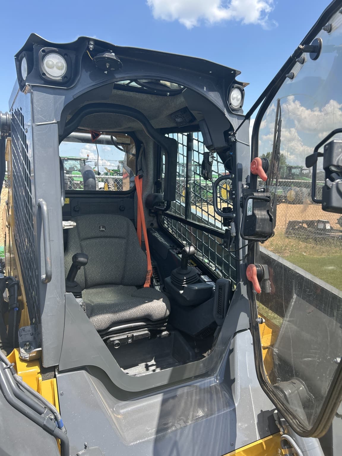 2023 John Deere 333G Image