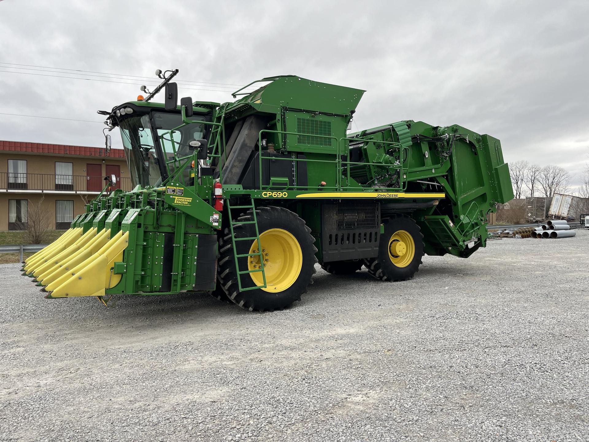 2021 John Deere CP690 Image