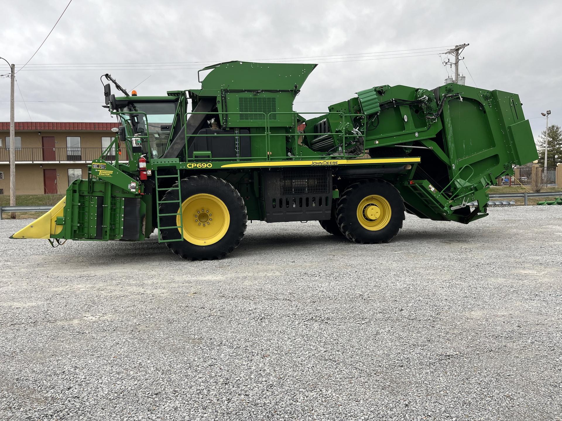 2021 John Deere CP690 Image