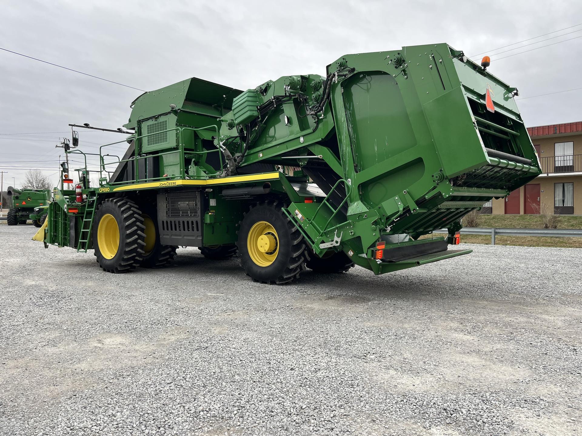 2021 John Deere CP690 Image