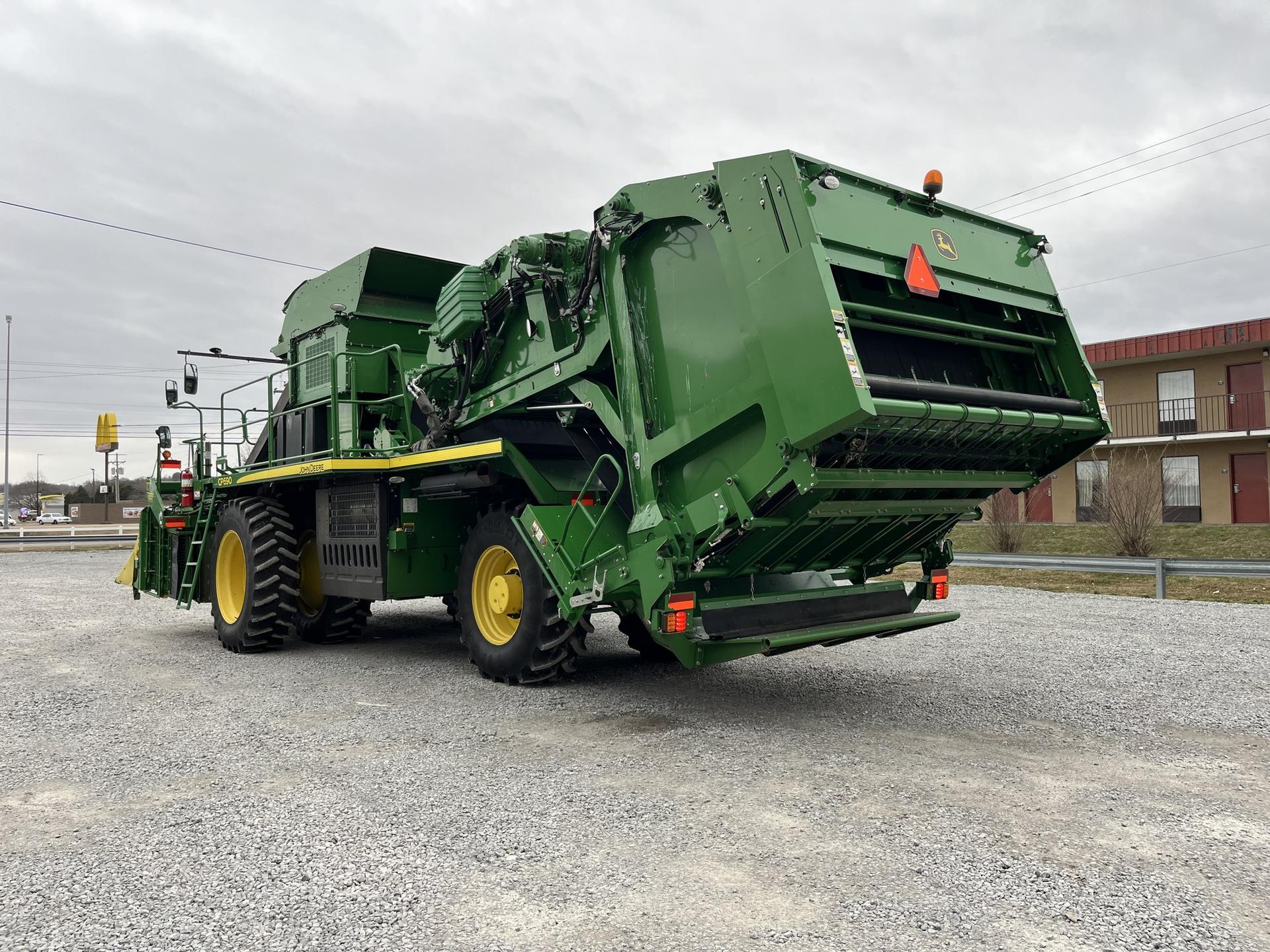2021 John Deere CP690 Image