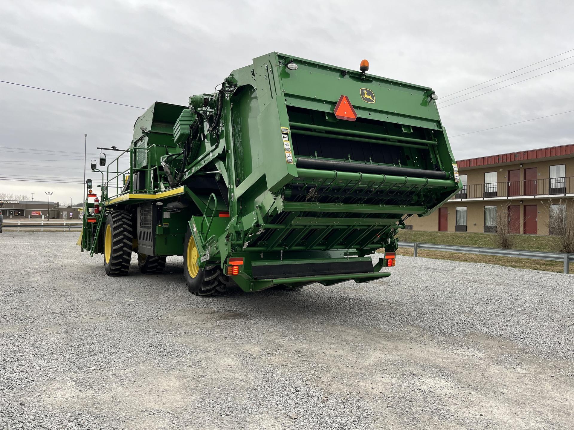 2021 John Deere CP690 Image