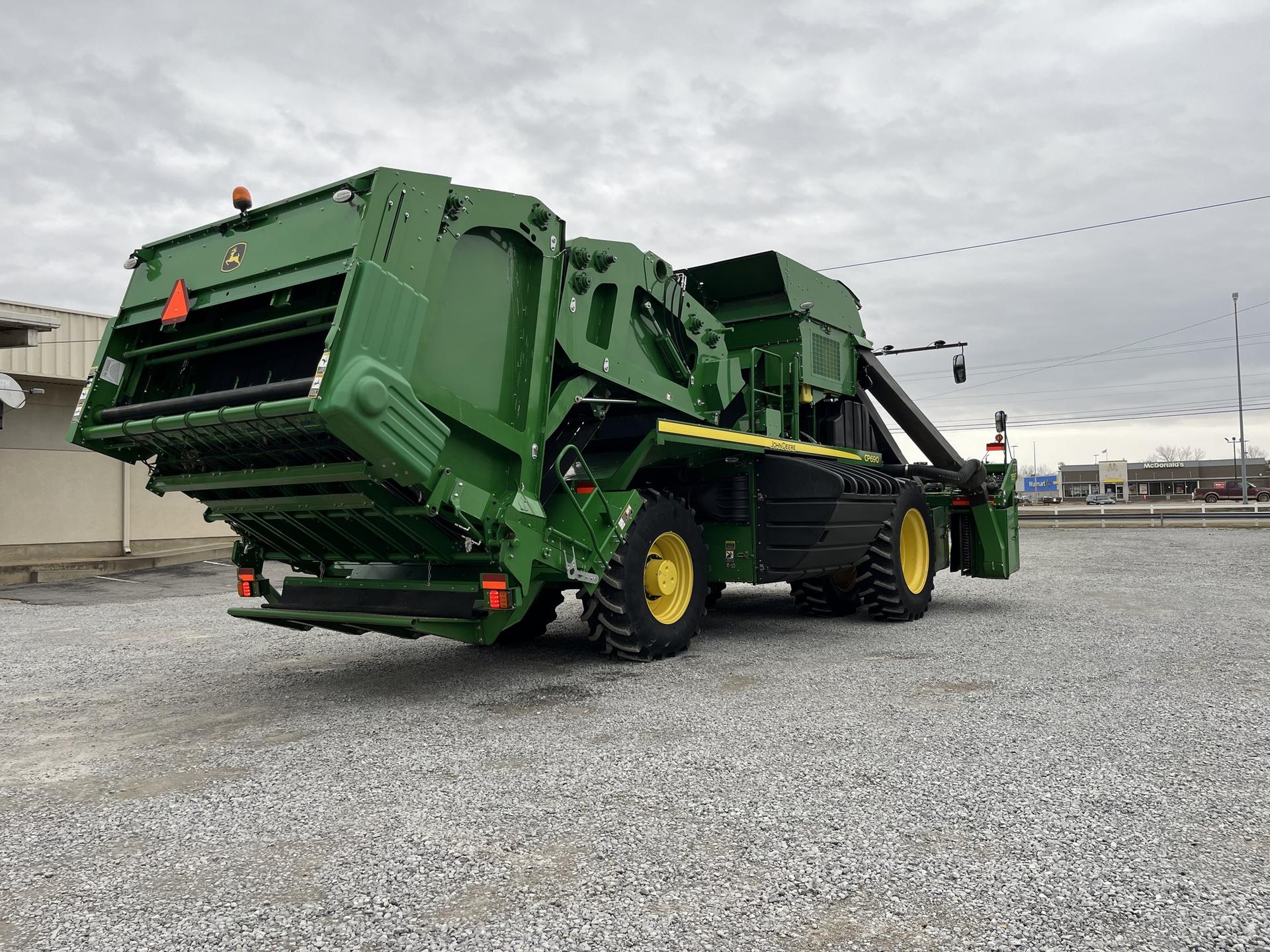 2021 John Deere CP690 Image
