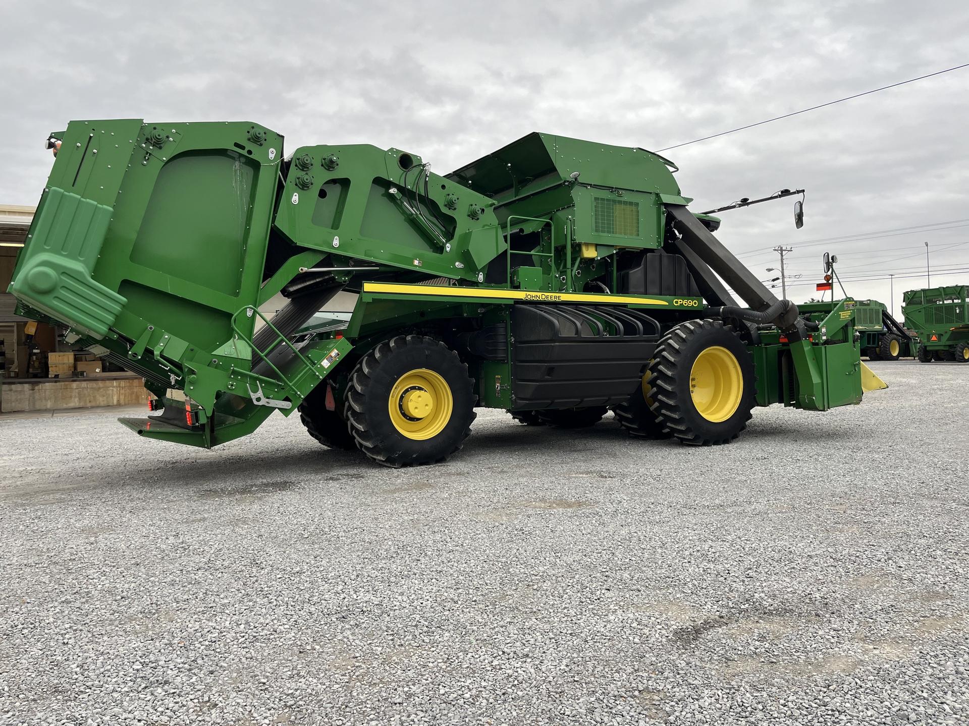 2021 John Deere CP690 Image