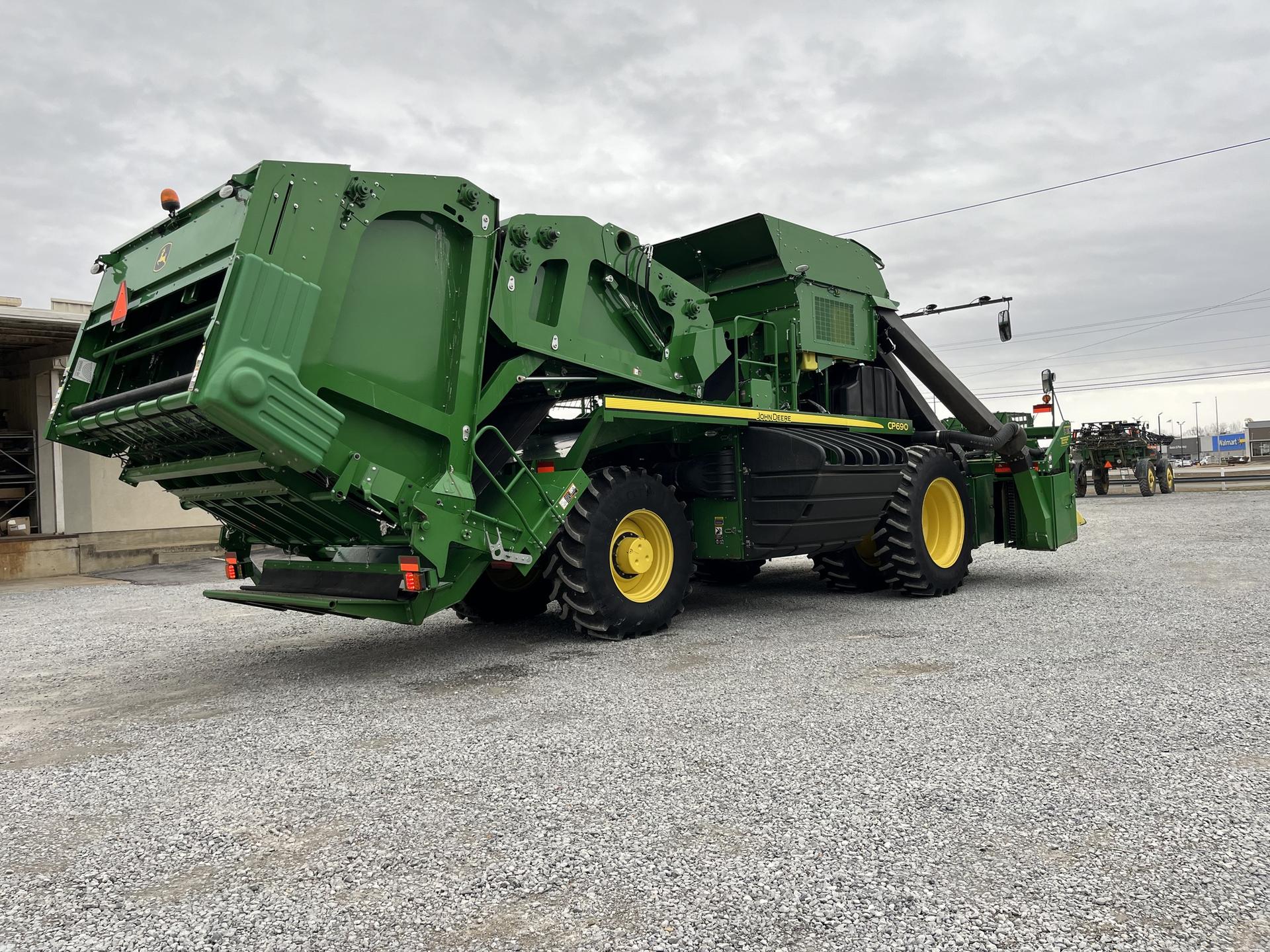 2021 John Deere CP690 Image