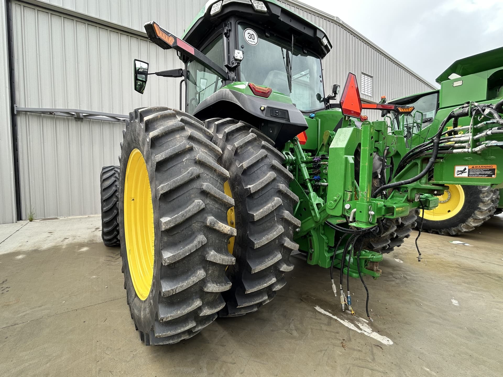 2022 John Deere 8R 370 Image