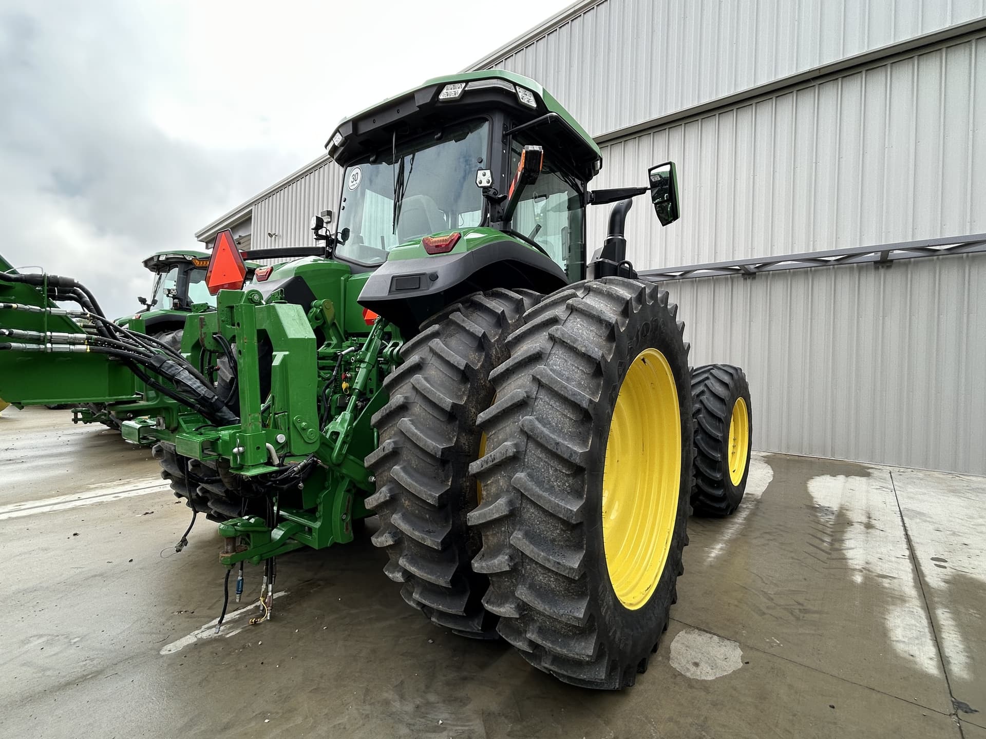 2022 John Deere 8R 370 Image