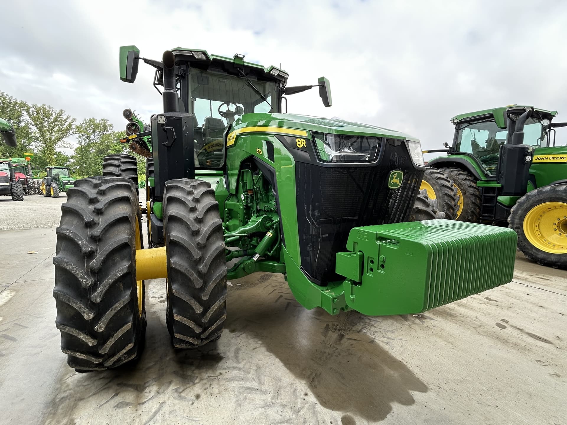 2022 John Deere 8R 370 Image