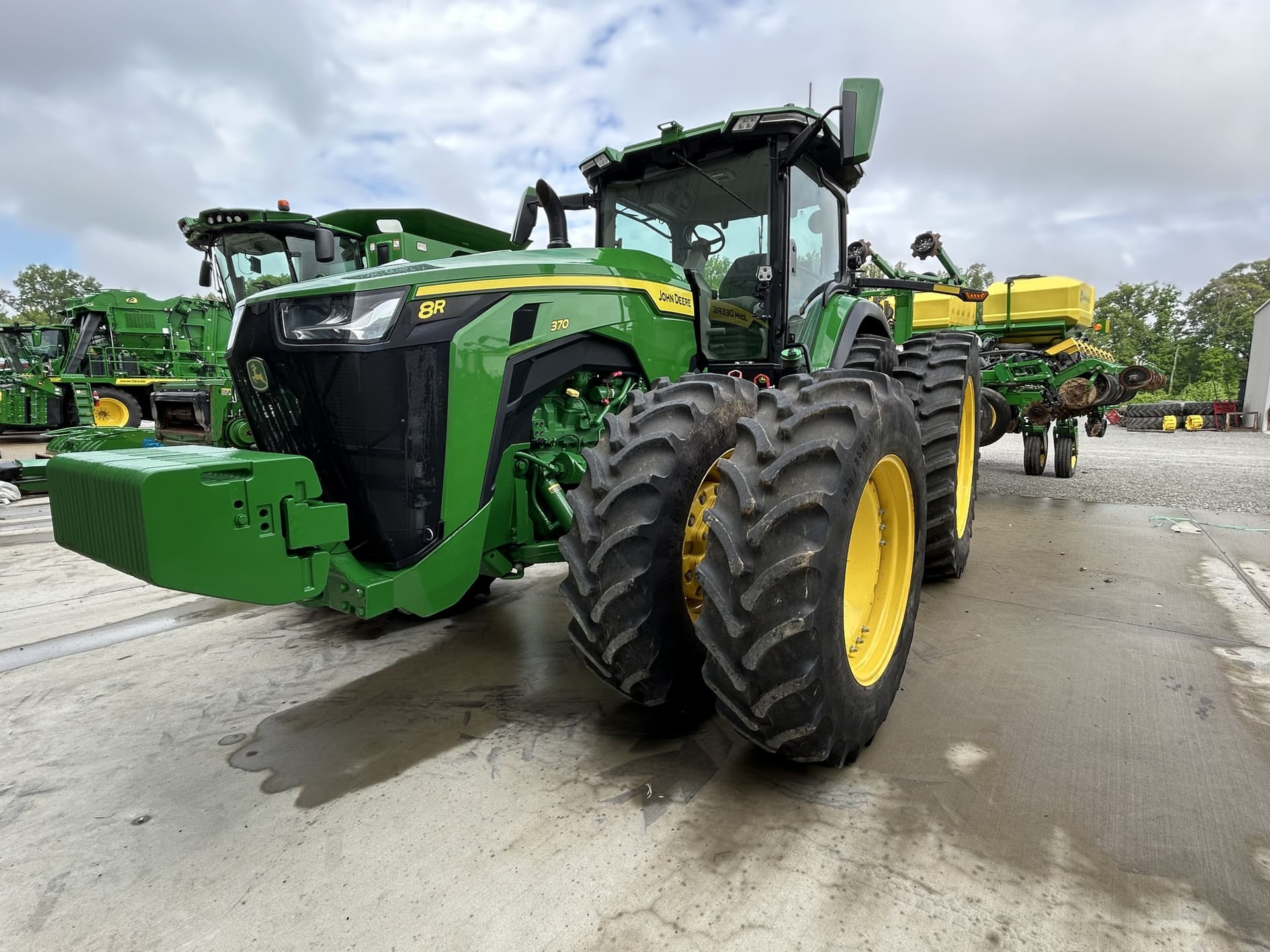 2022 John Deere 8R 370 Image