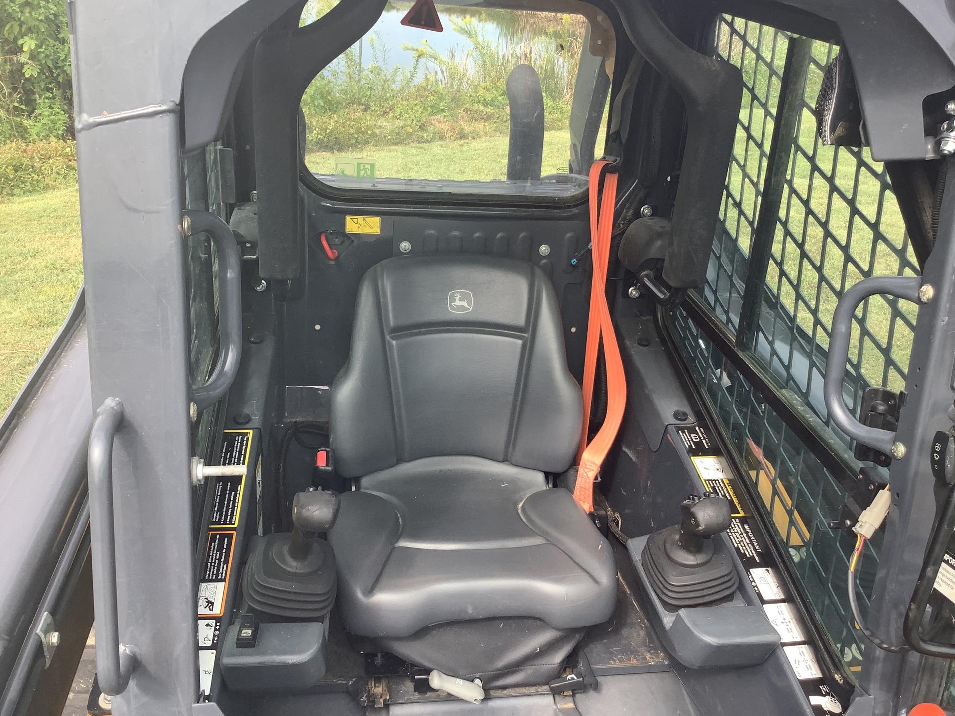 2021 John Deere 325G Image