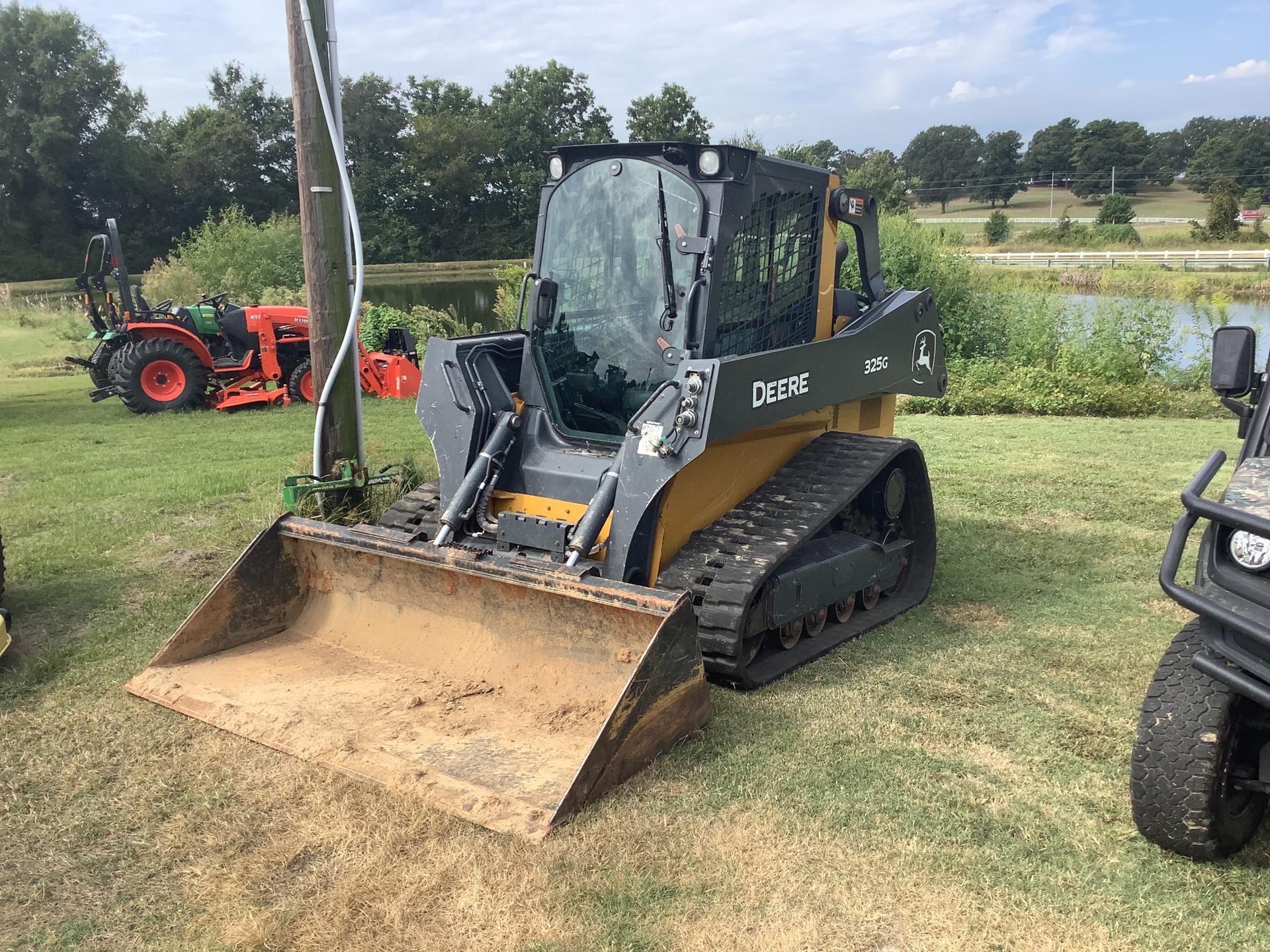 2021 John Deere 325G Image