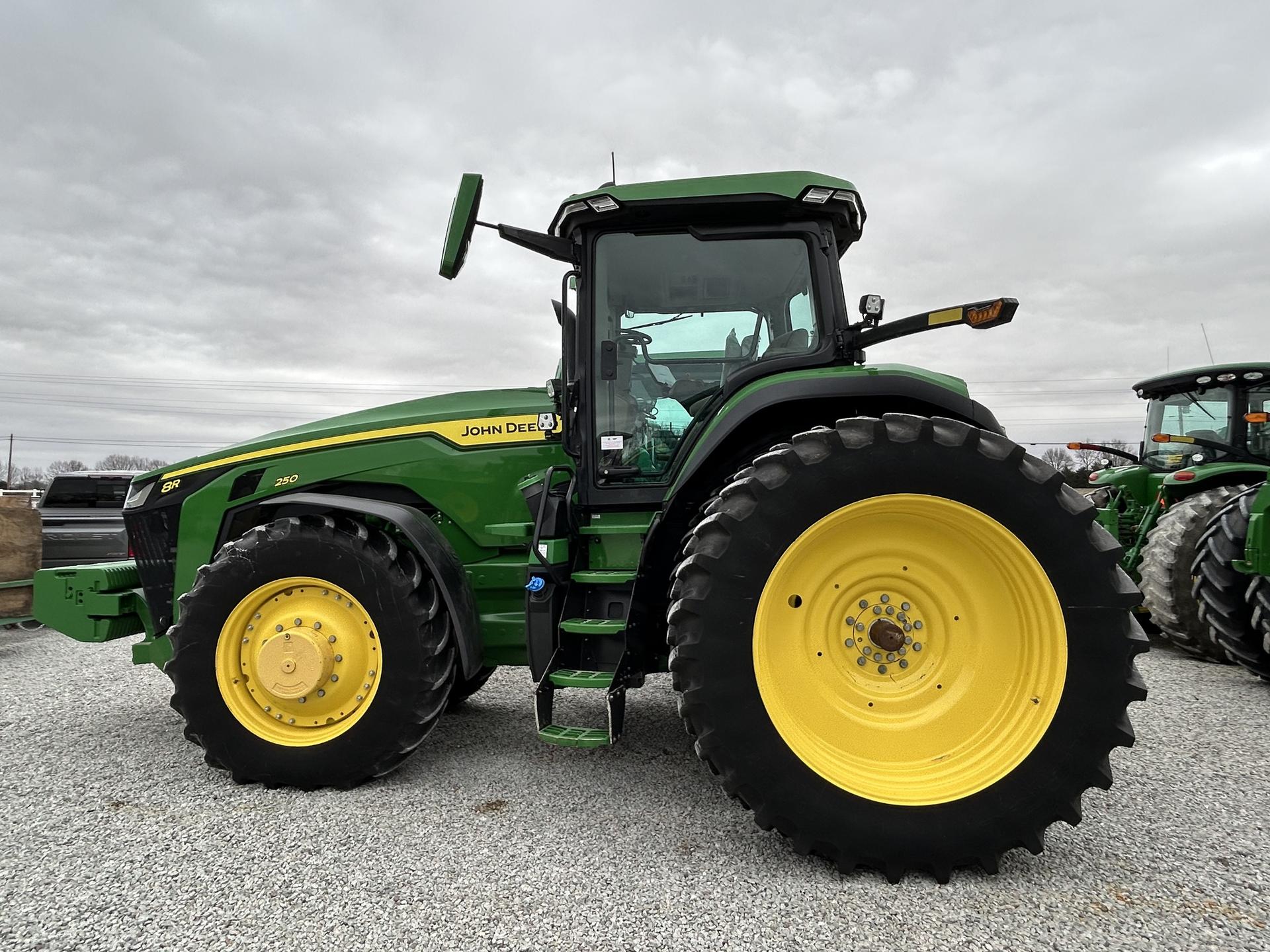 2024 John Deere 8R 250 Image