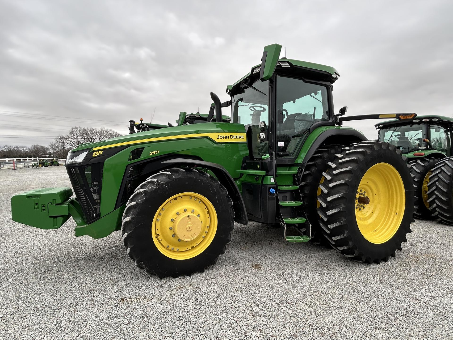 2024 John Deere 8R 250 Image