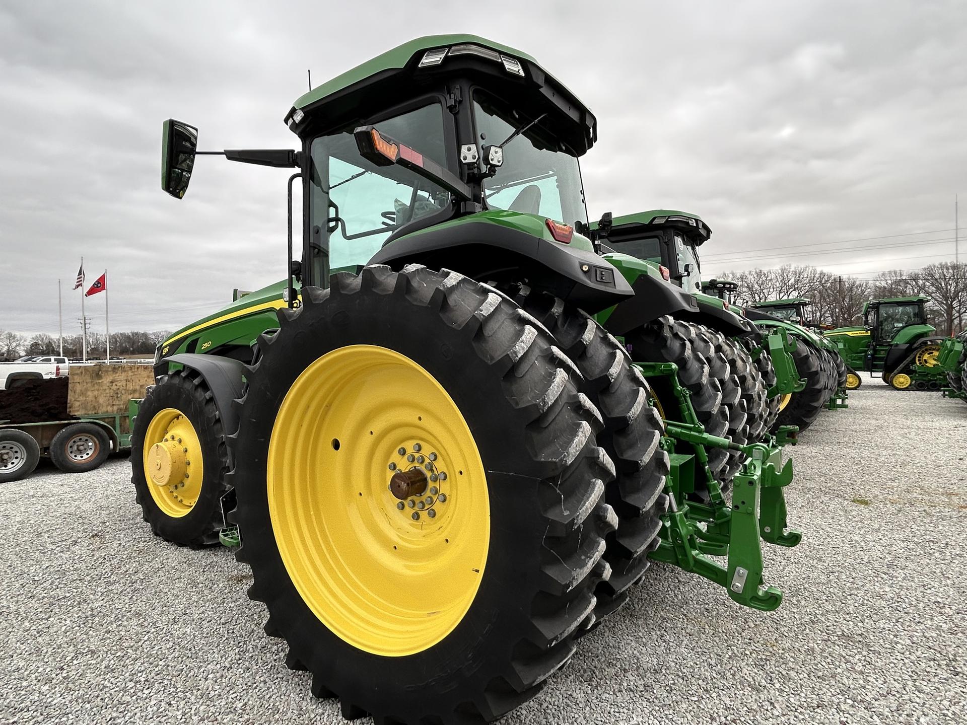 2024 John Deere 8R 250 Image