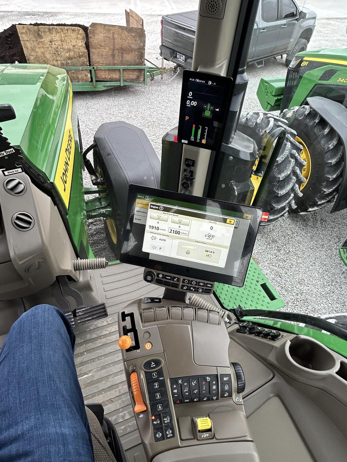 2024 John Deere 8R 250 Image