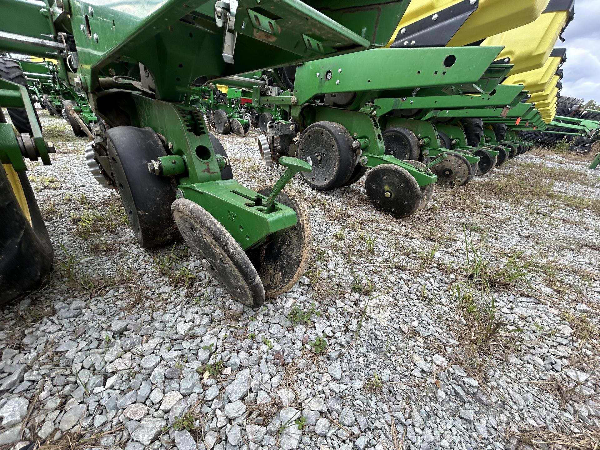2007 John Deere 1720 Image