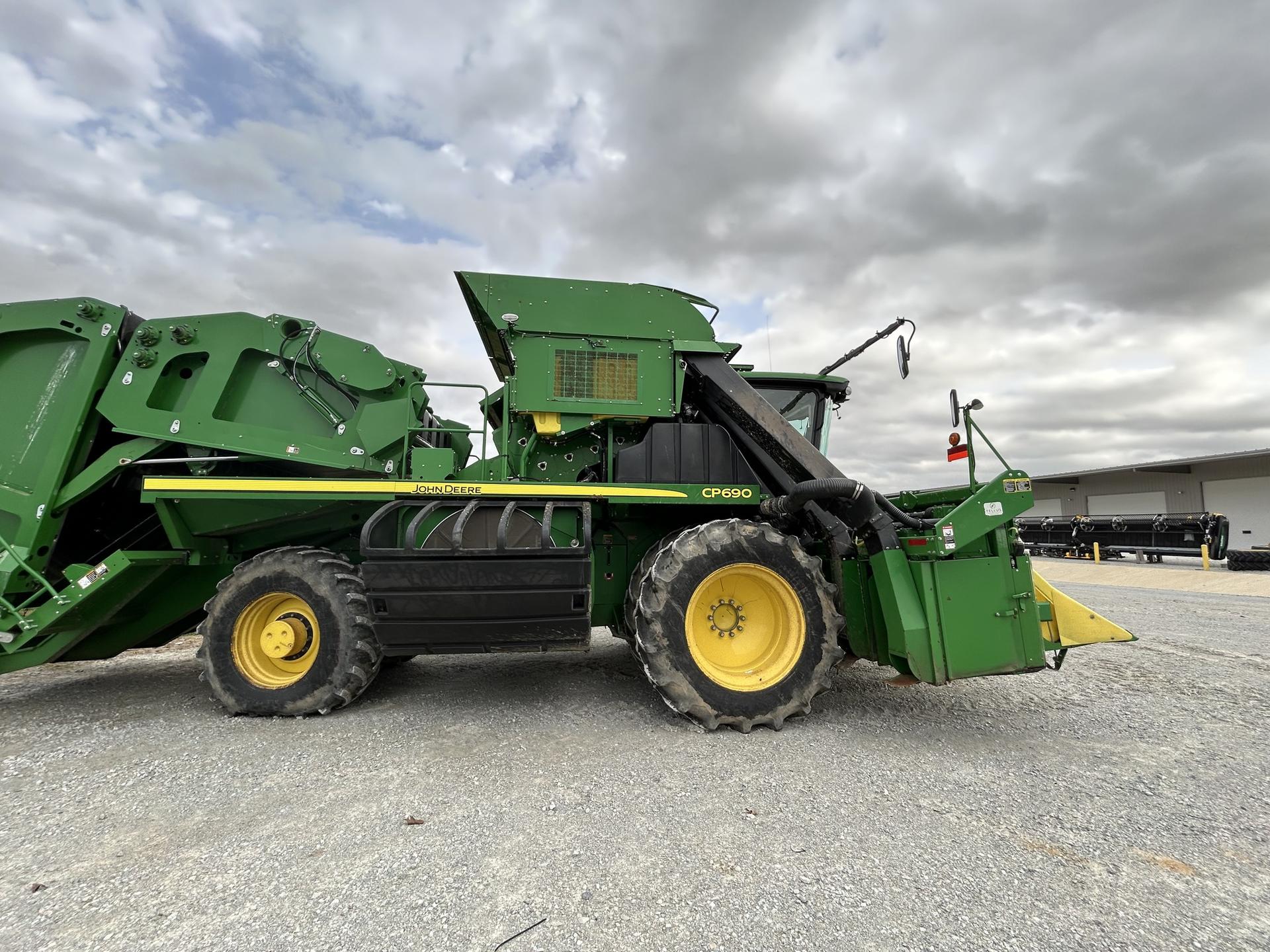 2021 John Deere CP690 Image