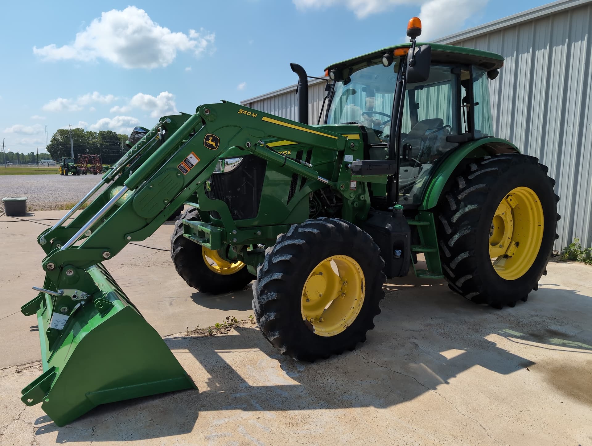 2020 John Deere 6105E Image