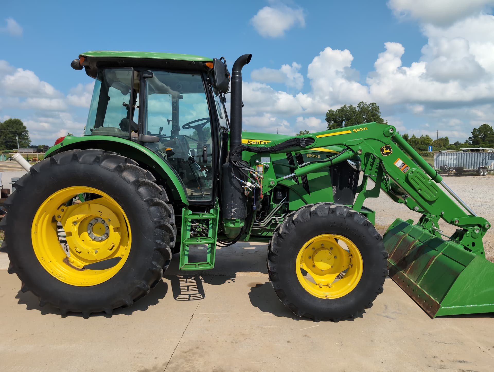 2020 John Deere 6105E Image