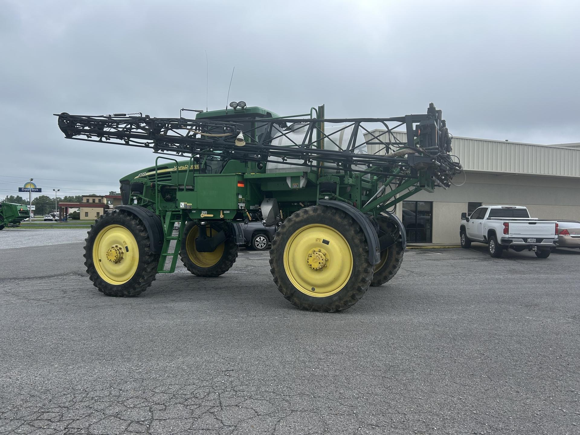 2005 John Deere 4720 Image