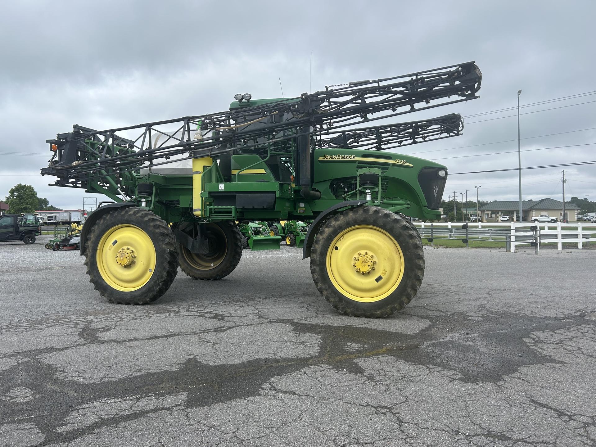 2005 John Deere 4720 Image