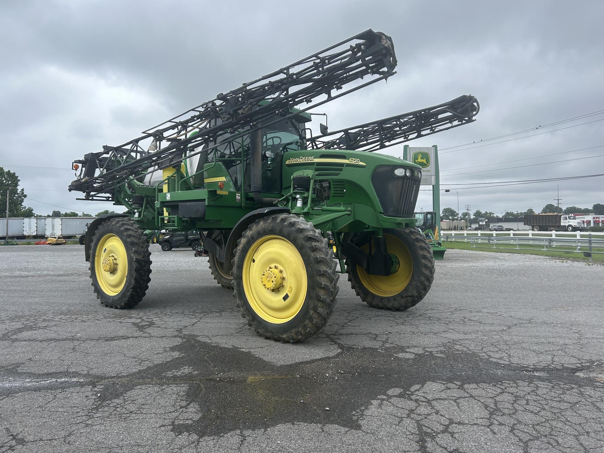 2005 John Deere 4720 Image