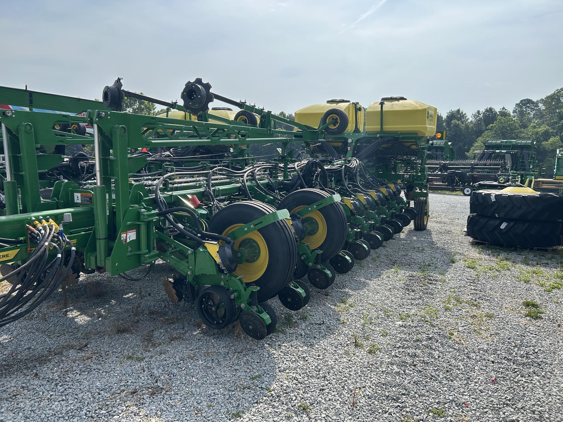 2023 John Deere 1775NT Image