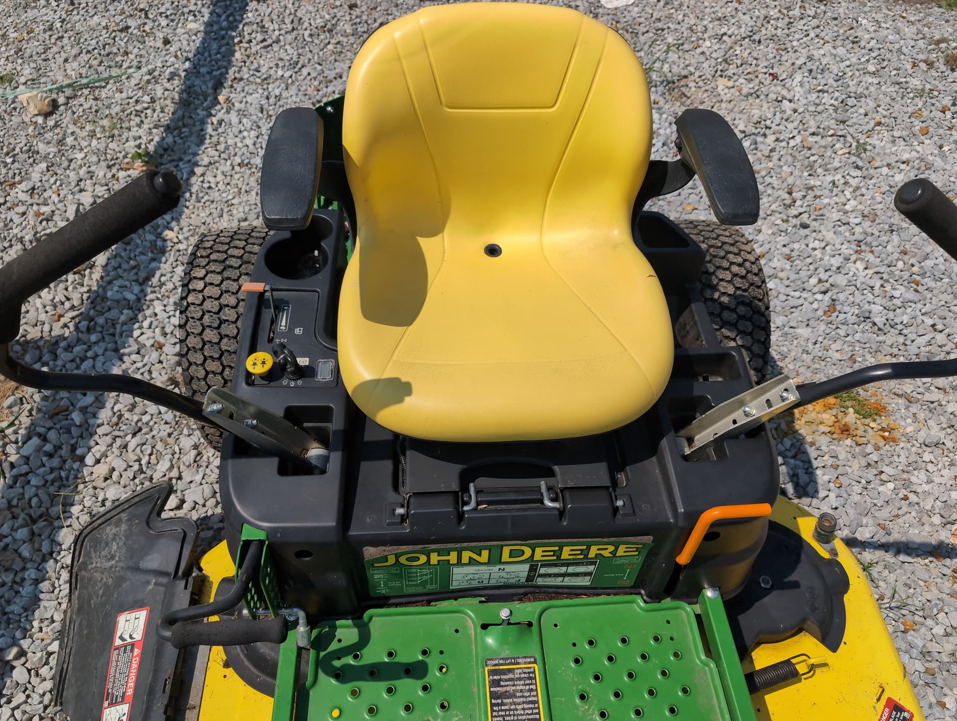 2022 John Deere Z355E Image