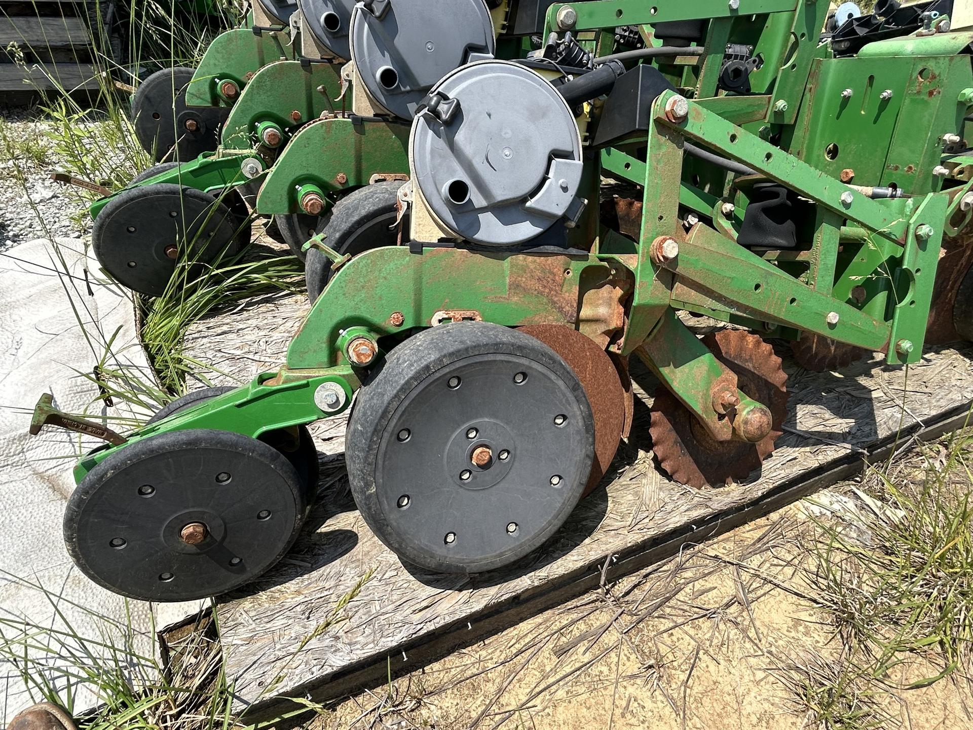 John Deere Max Emerge Image