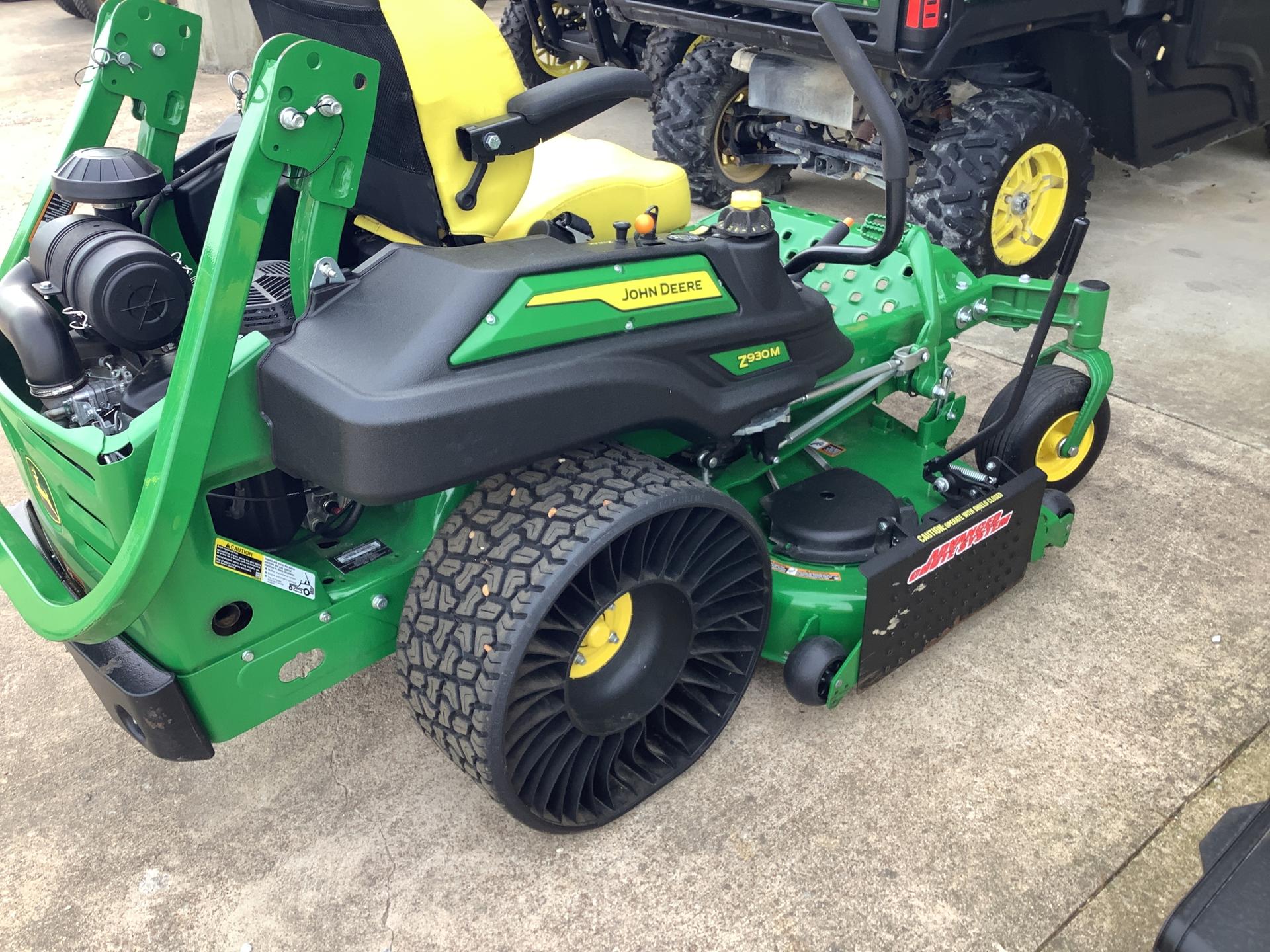 2024 John Deere Z930M Image