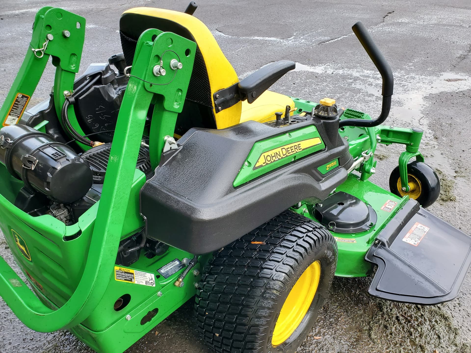 2019 John Deere Z915E Tennessee Tractor
