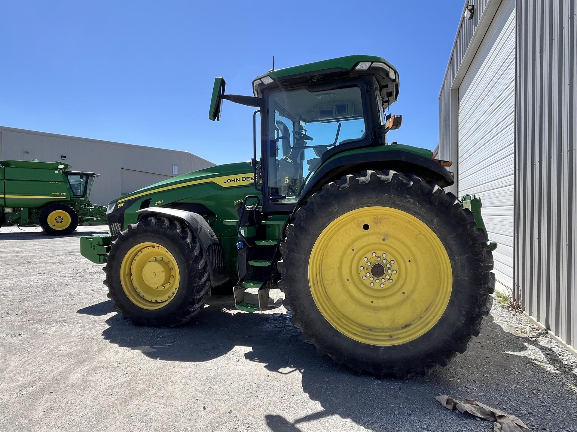 2023 John Deere 8R 250 Image
