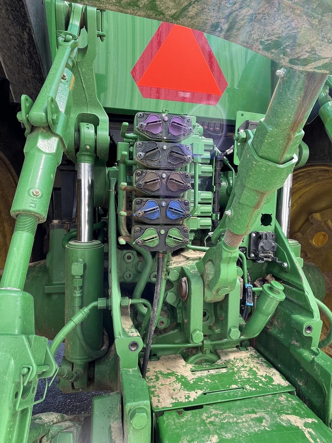 2023 John Deere 8R 250 Image